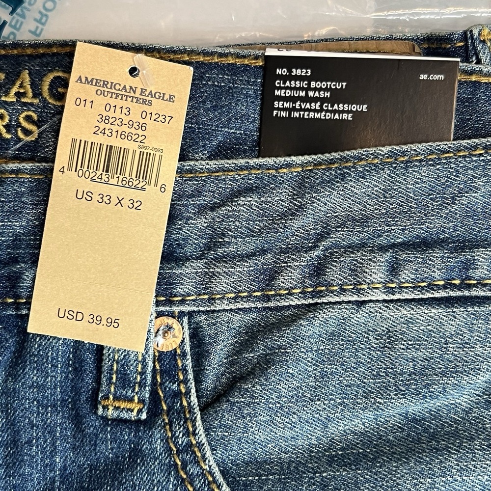 American Eagle Men's Classic Bootcut Jeans 33x32 Medium Wash NWT Blue Denim